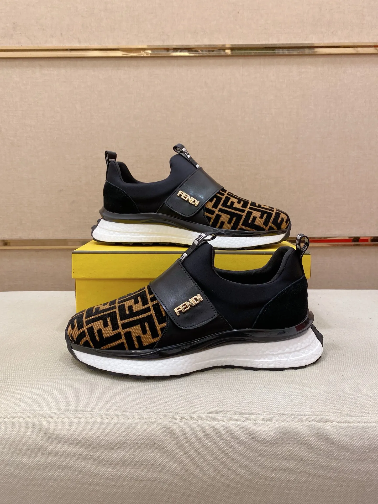 Men's shoes 💰 462💰 (fendi) New high-top 👊🏻 upper 🇮🇹 imported cowhide fabric 🇩🇪 lining imported breathable mesh lining. The original outsole is molded to highlight the identity of every man, and the upper foot is elegant and stable🚶🏻🚶🏻The high-end custom counters reproduce the original version📯No matter the wind or rain, the shoe last remains unchanged and can withstand the verification of time🔍️,🔵 Size: 38-44